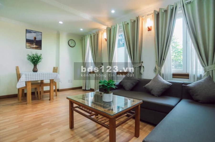 Bán nhà Cầu Giấy, 5 tầng giá bán 3.55 tỷ, dt 42m2, vài bước ra phố, nội thất long lanh