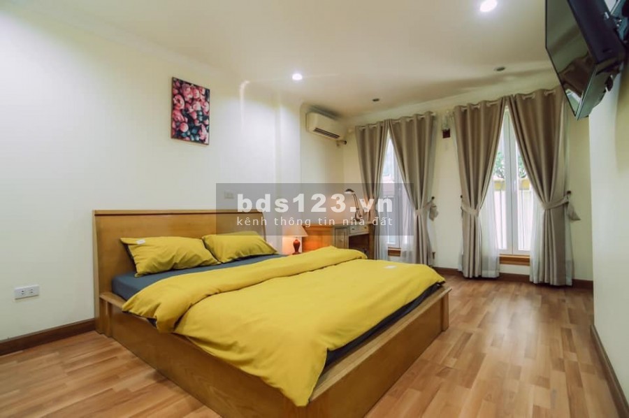 Bán nhà Cầu Giấy, 5 tầng giá bán 3.55 tỷ, dt 42m2, vài bước ra phố, nội thất long lanh