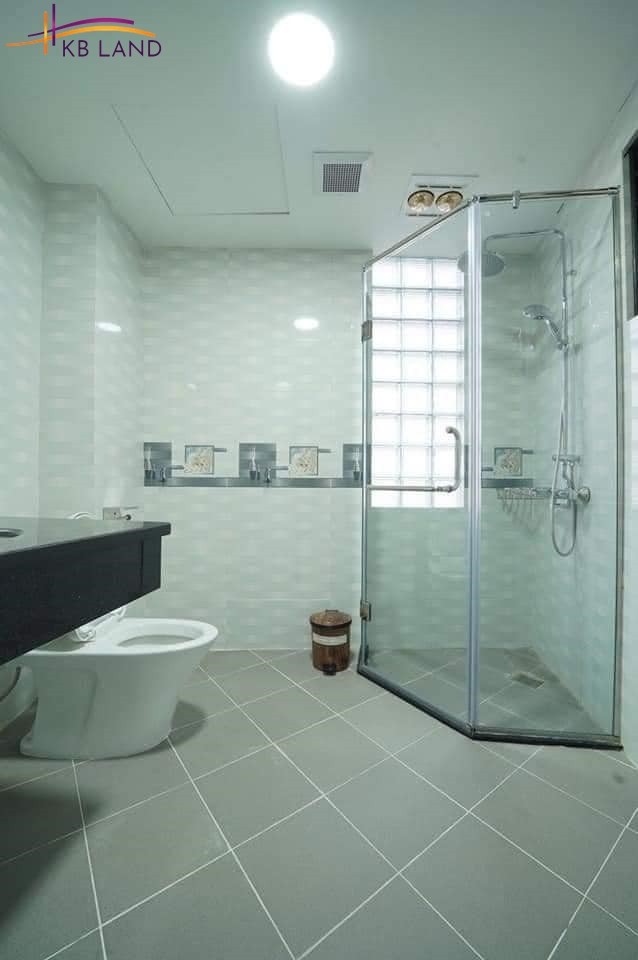 Bán CHDV Nghĩa Tân, dt 140m2, 8 tầng, 12 căn hộ, gara ô tô, lô góc, DT 135tr/tháng, nhỉnh 32 tỷ.