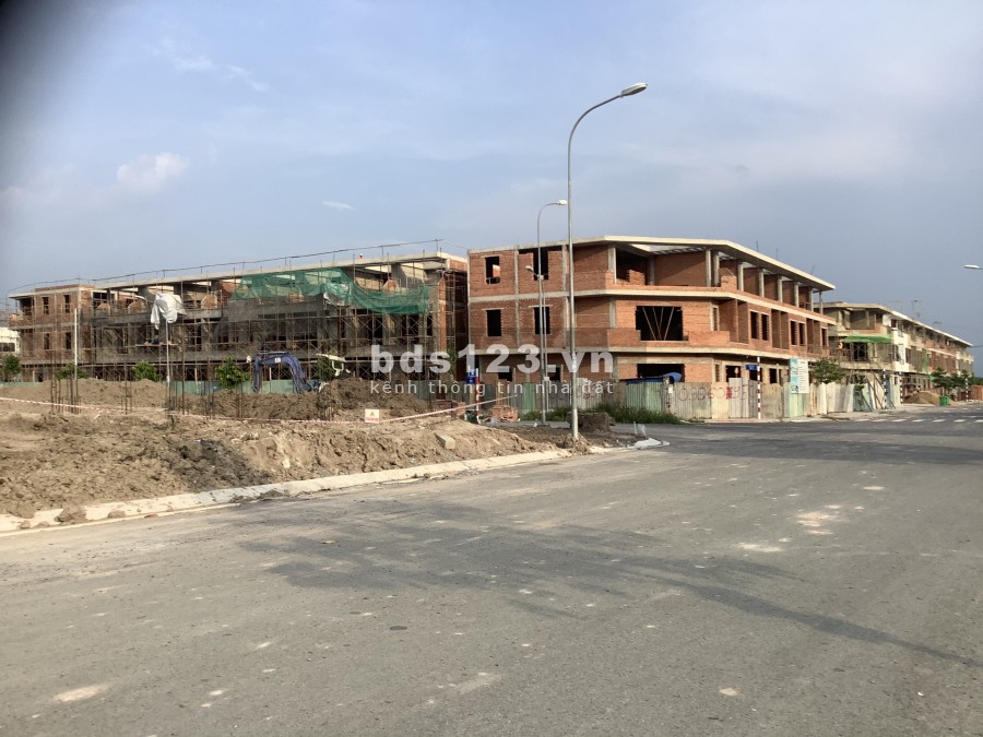 Chỉ 1 tỷ 4 sở hữu ngay lô đất vị trí đắc địa Quốc lộ 1A, sổ hồng riêng hoàn công nhà