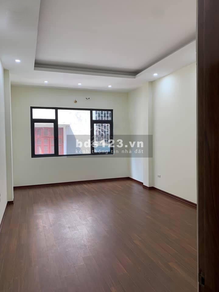 Bán nhà Kim Giang giá siêu hấp dẫn dt 30m2, giá 2.7 tỷ, 5 tầng, phân lô cán bộ
