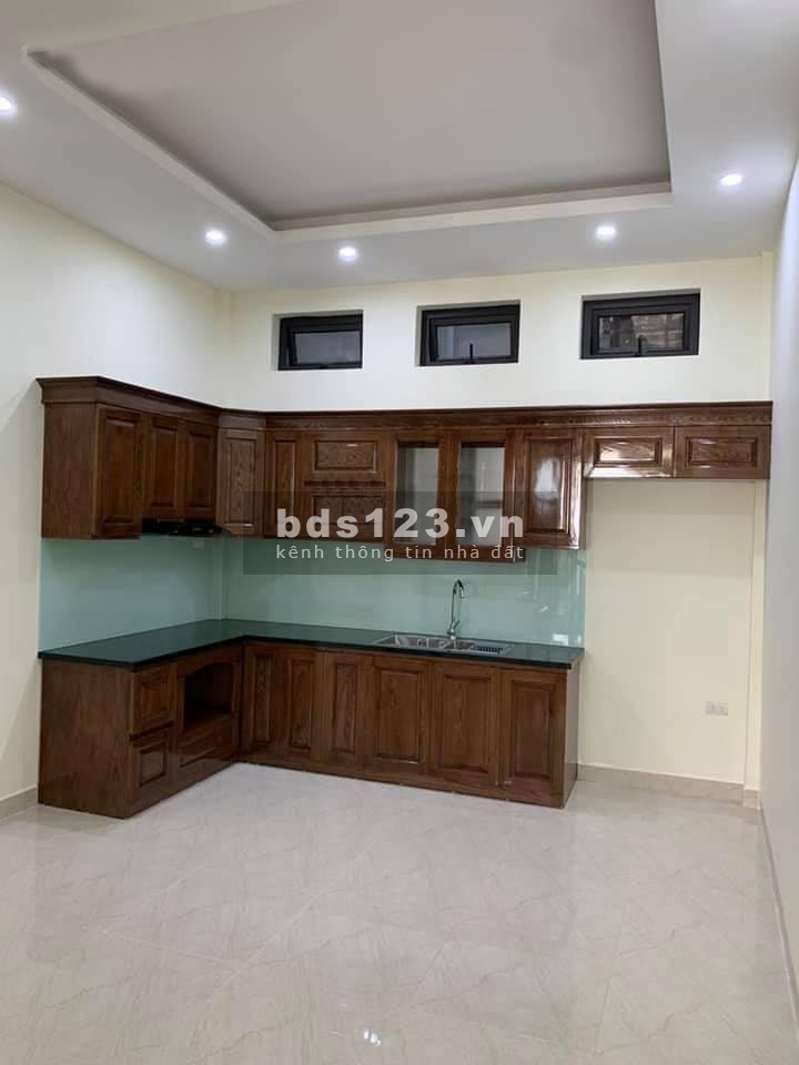 Bán nhà Kim Giang giá siêu hấp dẫn dt 30m2, giá 2.7 tỷ, 5 tầng, phân lô cán bộ