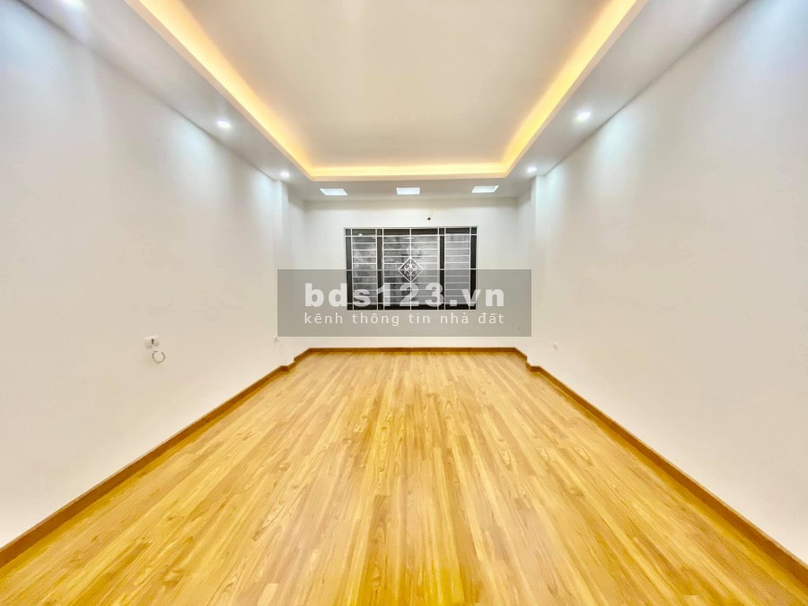 Bán nhà nguyên căn còn mới ở luôn tiện ích đầy đủ, đúc 5 tầng kiên cố