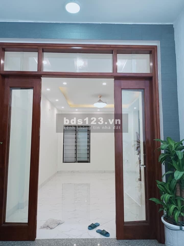 Bán nhà Nguyễn Văn Linh 44m2, 4 tầng, 2,8 tỷ an sinh cực tốt nội thất đẹp lung linh