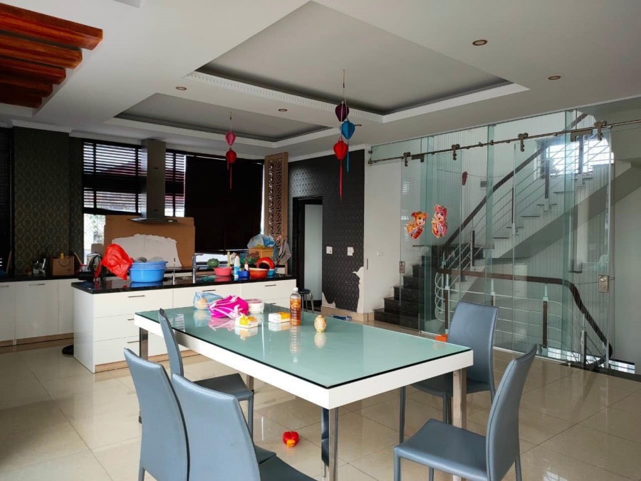 Bán nhà phố Dương Quảng Hàm, lô góc, mt 8m, kinh doanh, dt 85m2,…