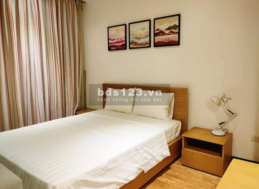 Bán nhà MP Võng Thị Tây Hồ, 8 tầng thang máy, kinh doanh, 3 thoáng, view hồ dt 105m2 giá 24.5 tỷ