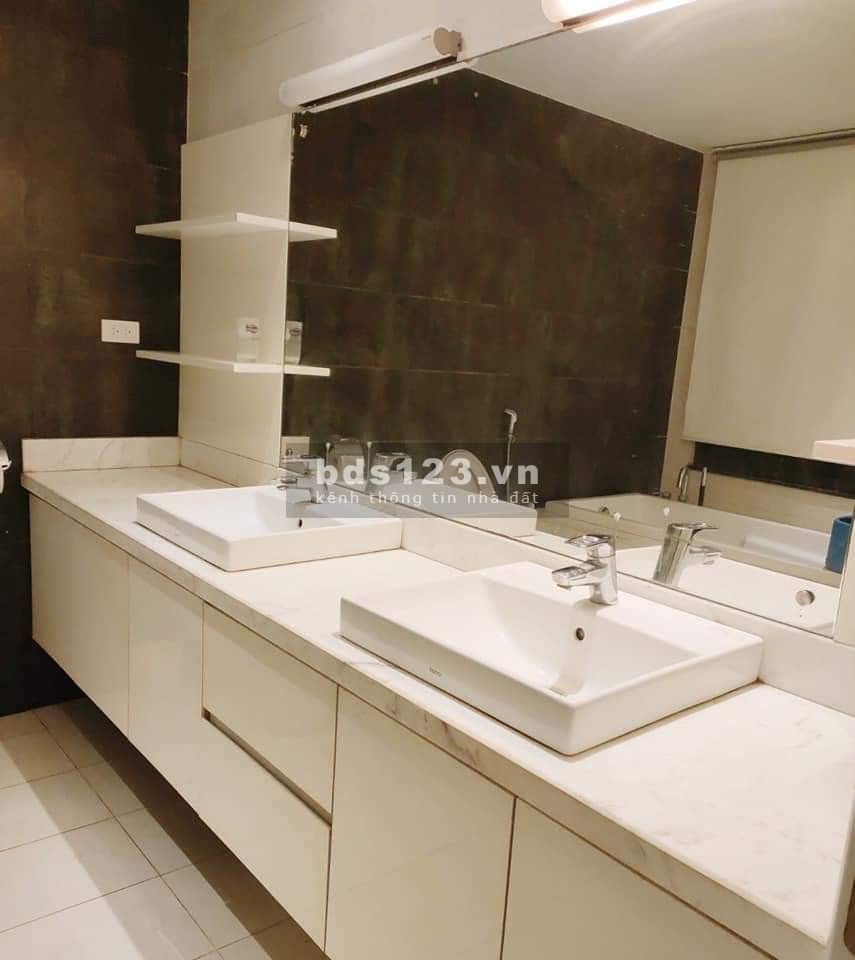 Bán nhà MP Võng Thị Tây Hồ, 8 tầng thang máy, kinh doanh, 3 thoáng, view hồ dt 105m2 giá 24.5 tỷ