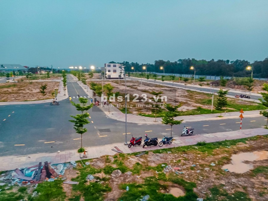 Do dịch cần bán lô đất đối diện khu công nghiệp Visip 2 giá F0, lh 0395193389