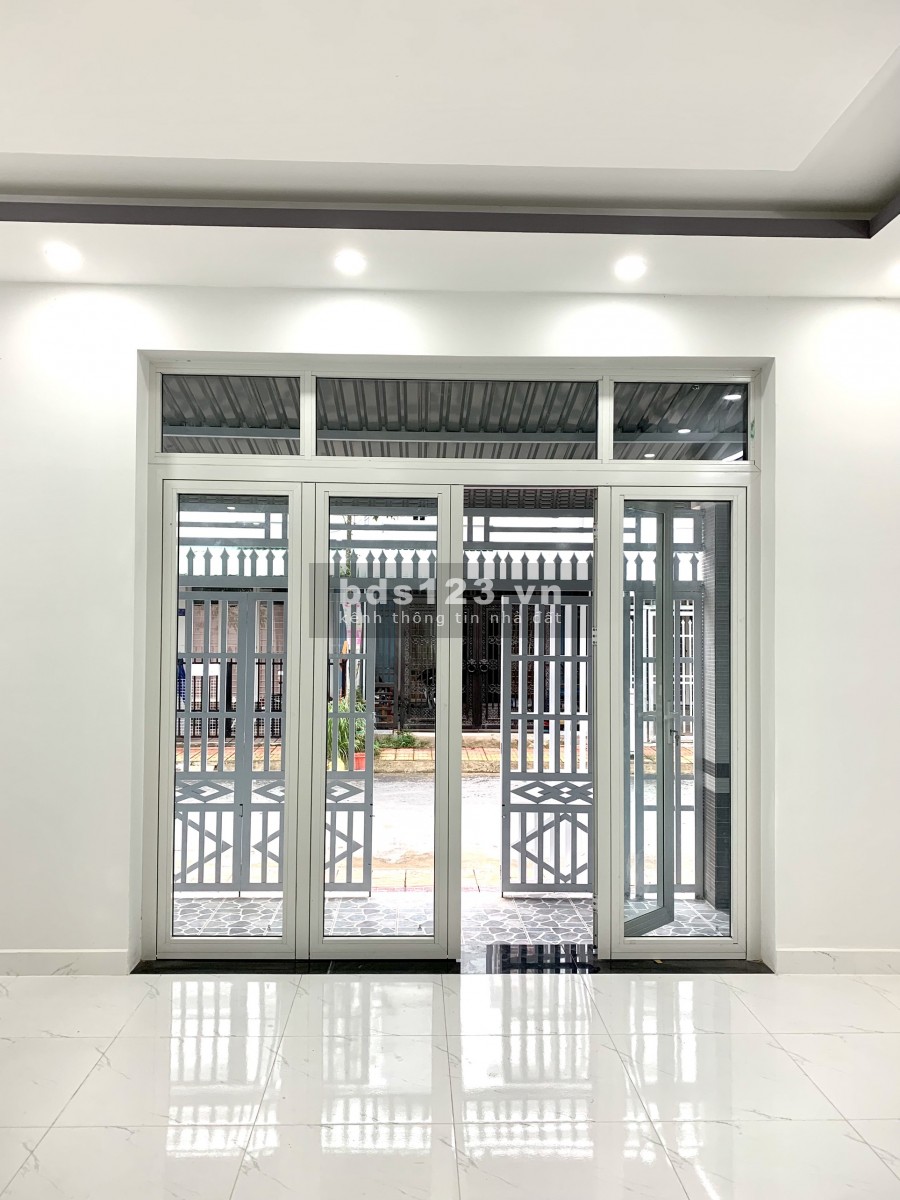 Bán nhà nguyên căn 1 trệt, 1 lầu mới hoàn thiện gần bến xe mới Cần Thơ