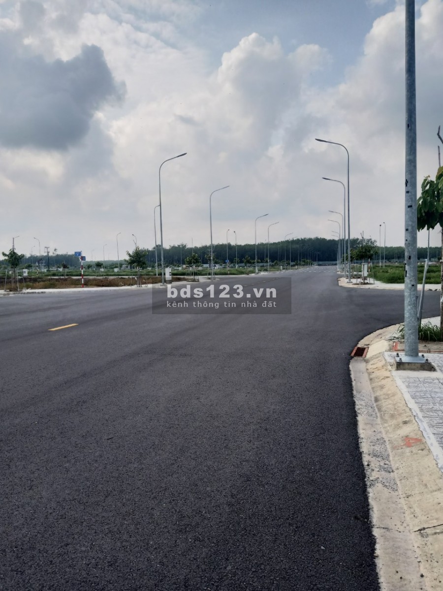 Bán gấp lô đất gân ngã tư miếu ông cù để chống dịch liên hệ chính chủ 096706879