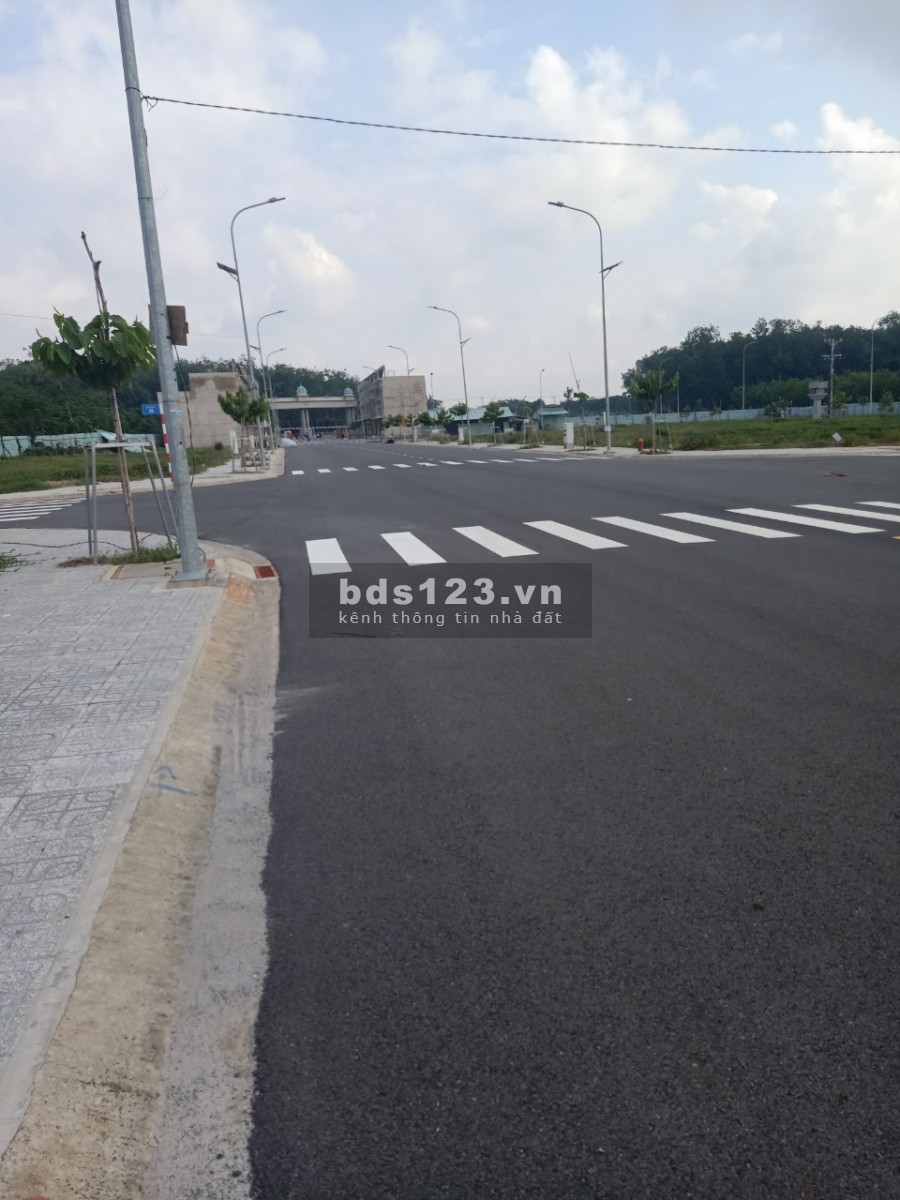 Bán gấp lô đất gân ngã tư miếu ông cù để chống dịch liên hệ chính chủ 096706879