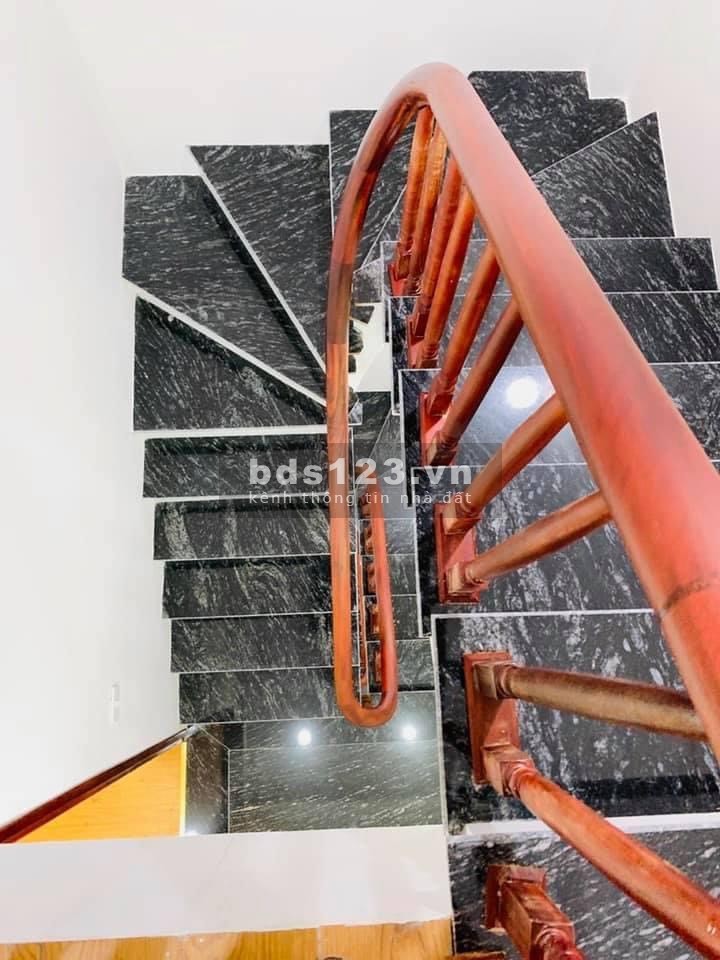 Bán nhà thu hồi vốn gấp nhà Cổ Linh Thạch Bàn vài bước ra Aeon Mall giá thương lượng