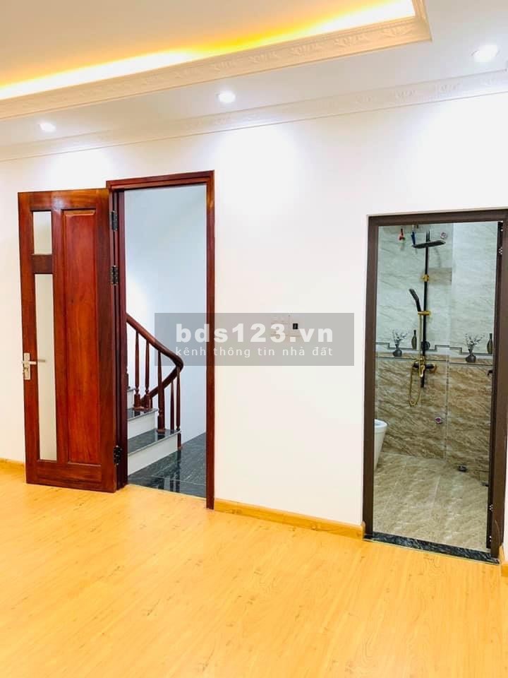 Bán nhà thu hồi vốn gấp nhà Cổ Linh Thạch Bàn vài bước ra Aeon Mall giá thương lượng