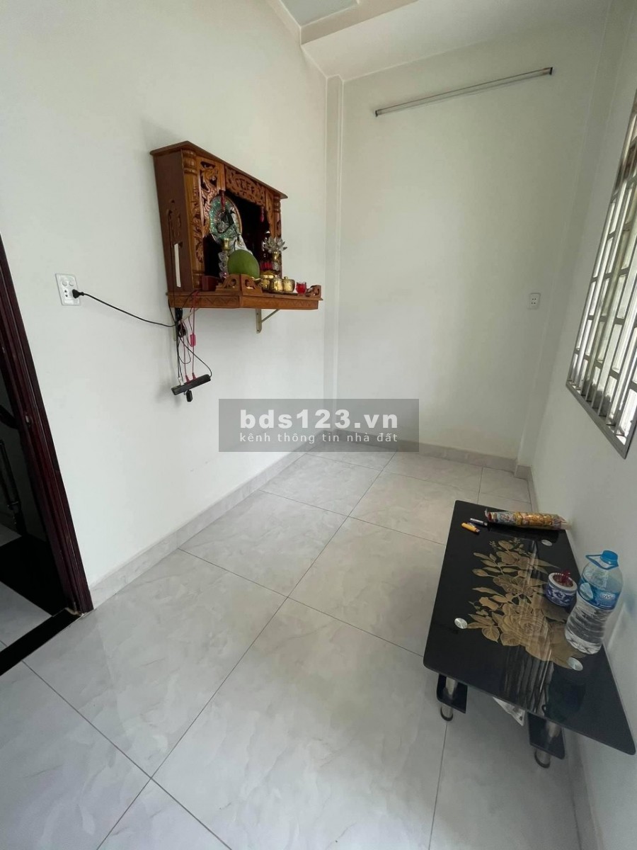 Nhà nguyên căn Quận 8 vị trí đẹp khu dân cư Topaz City ô tô đỗ cửa, đúc bê tông kiên cố