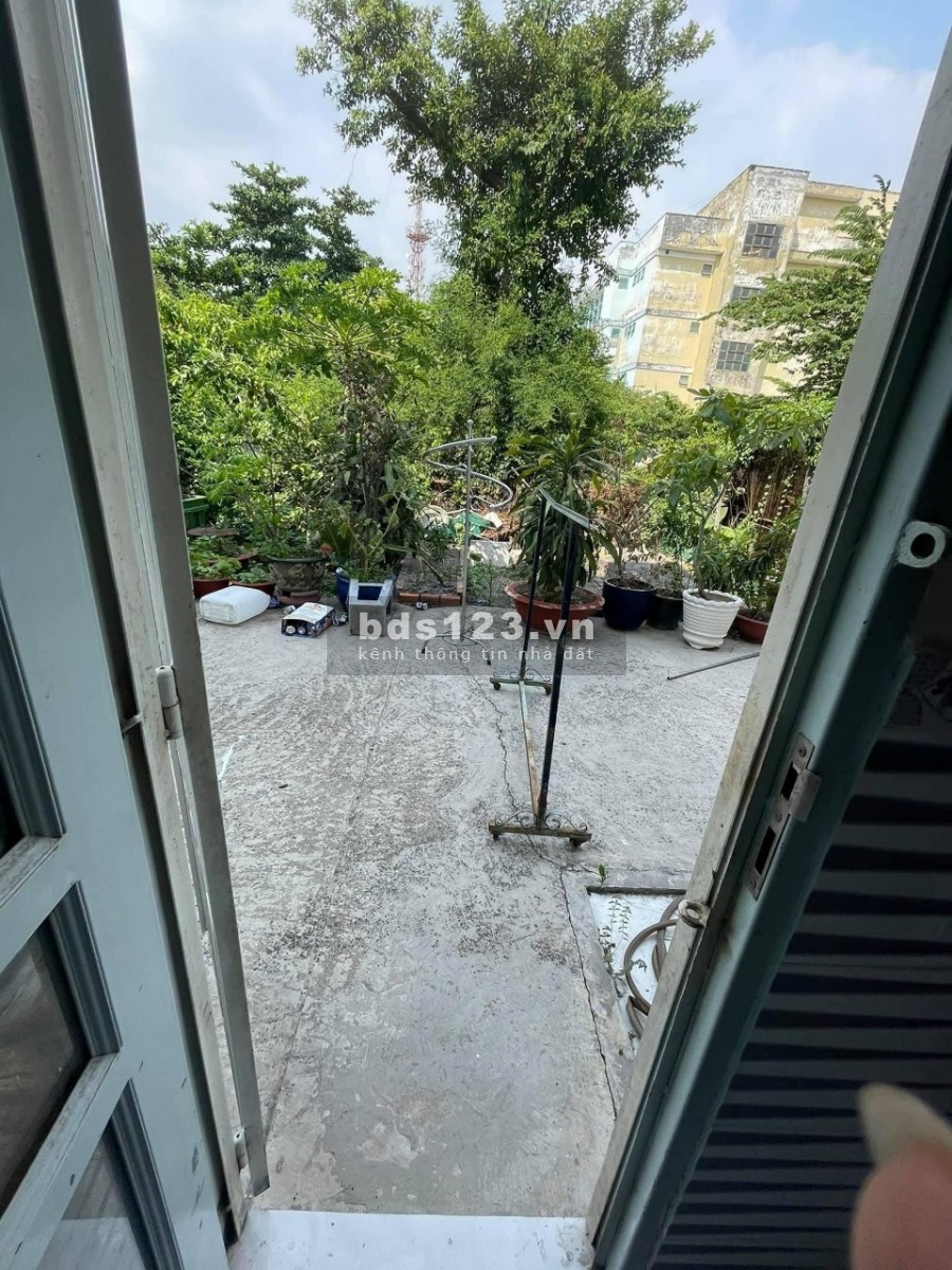 Nhà nguyên căn Quận 8 vị trí đẹp khu dân cư Topaz City ô tô đỗ cửa, đúc bê tông kiên cố