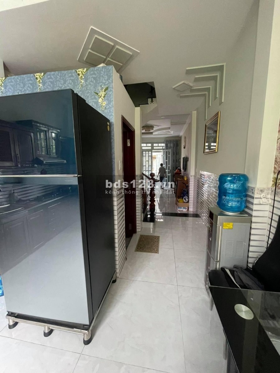 Nhà nguyên căn Quận 8 vị trí đẹp khu dân cư Topaz City ô tô đỗ cửa, đúc bê tông kiên cố