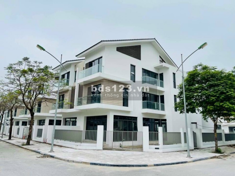 Biệt thự Hà Đông mt 30m, đã có sổ, giá 50 triệu/m2, xây thô 3 tầng, 1 tum, bàn giao t11/2021