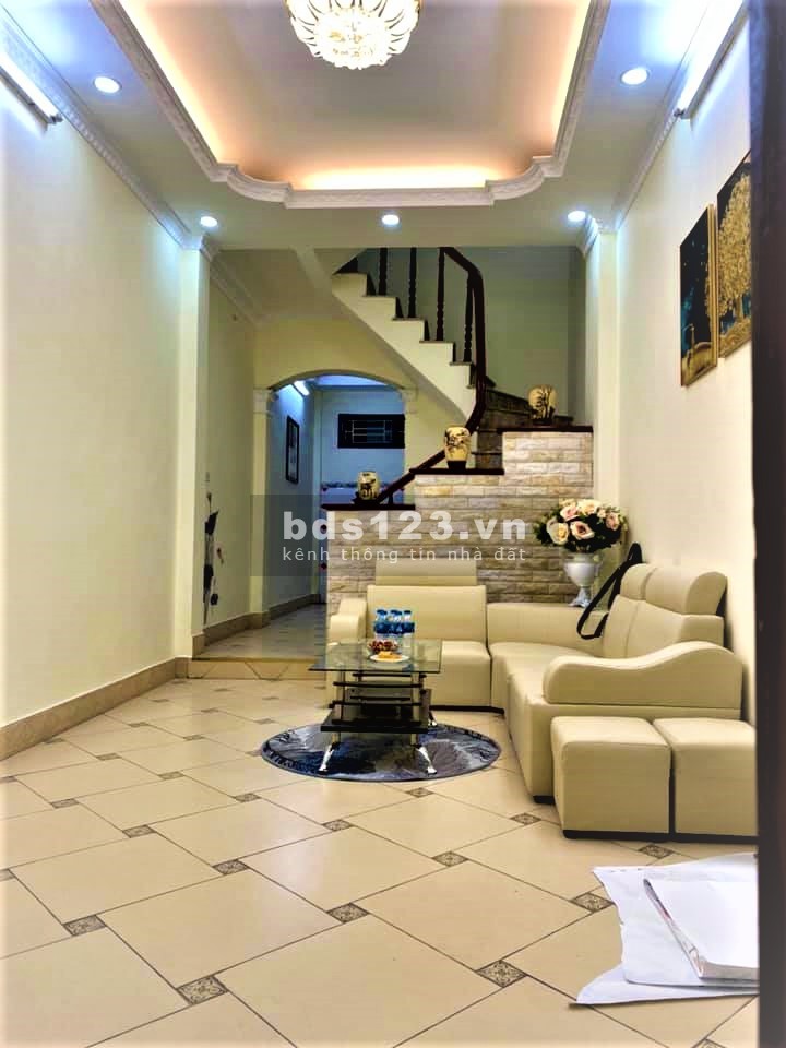 Bán Nhà Mặt Ngõ Hoàng Mai Ba Gác Tránh SH, KD 33/35m, 4 Tầng, Giá 3.45 Tỷ.