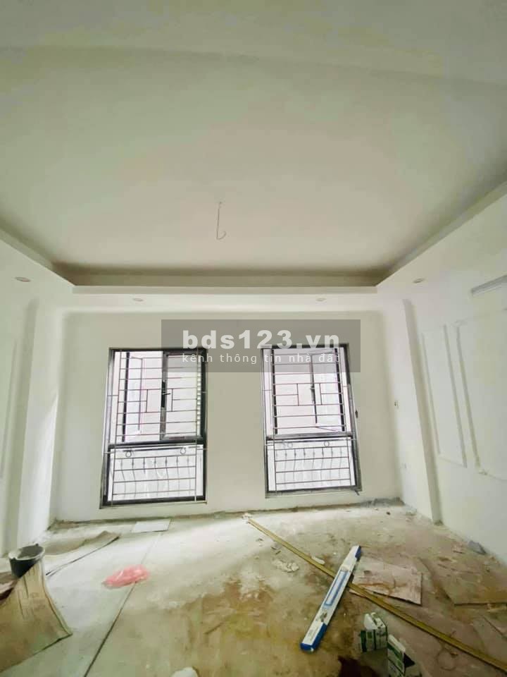Bán nhà mới tinh phố Trạm, 3 căn sinh 3, quá đẹp cho cặp tân giai nhân, có 2 tỷ rưỡi