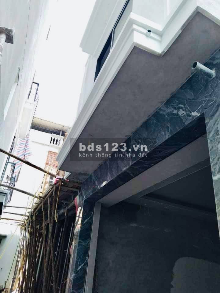 Bán nhà mới tinh phố Trạm, 3 căn sinh 3, quá đẹp cho cặp tân giai nhân, có 2 tỷ rưỡi
