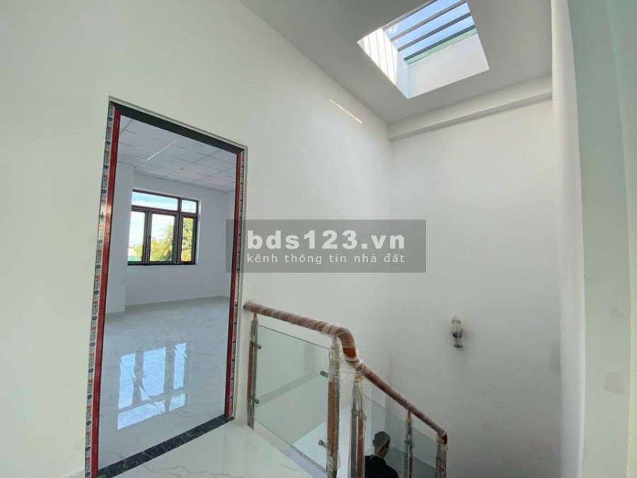 Nhà phố xây mới khu dân cư Home Garden, 1 trệt 1 lầu, dt 105m2, sổ hồng riêng