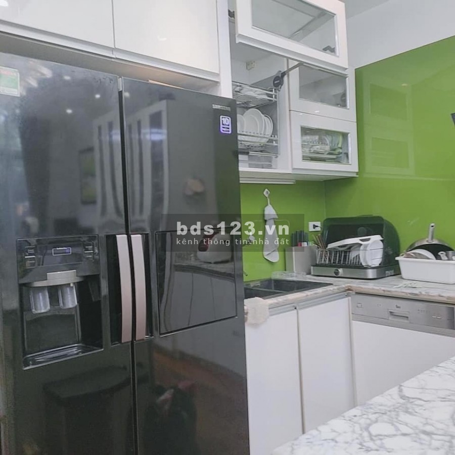 Siêu hiếm nhà đẹp ô tô đỗ cửa vái bước ra chợ, vỉa hè rộng dt 43m2, 4 tầng mt 5.5m