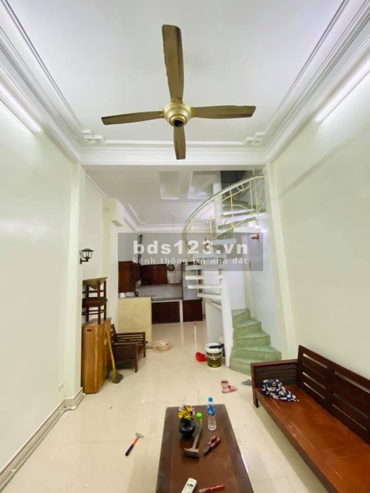 Bán nhà Nguyễn Ngọc Vũ, diện tích 35m2, 4 tầng đúc, giá 3.5 tỷ, siêu đẹp