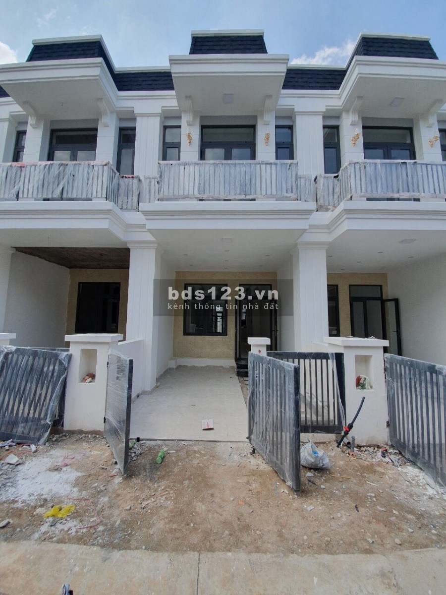 Sở hữu ngay đất nền mặt tiền sổ hồng riêng diện tích 80m2 chỉ 2tỷ8 tại Bến Lức