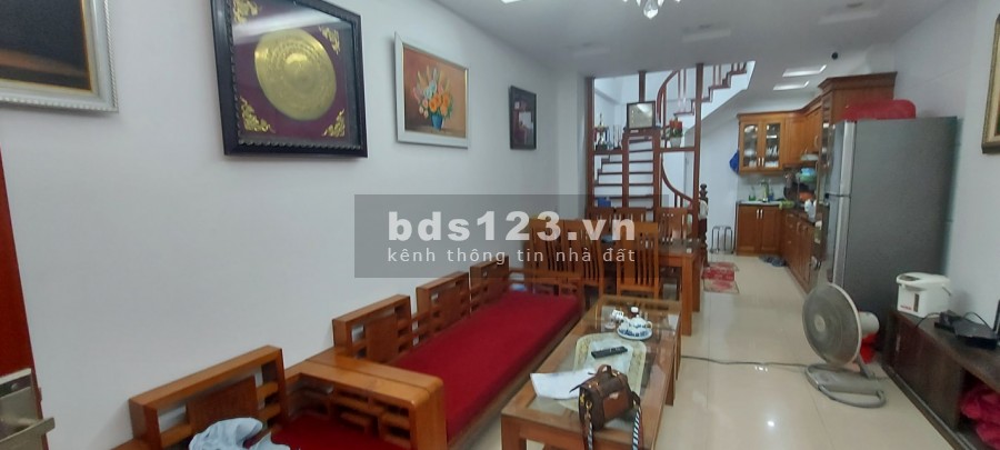 Bán nhà Lạc Long Quân, gần Hồ Tây lộng gió 5 tầng dt 40m2, giá chỉ hơn 3 tỷ