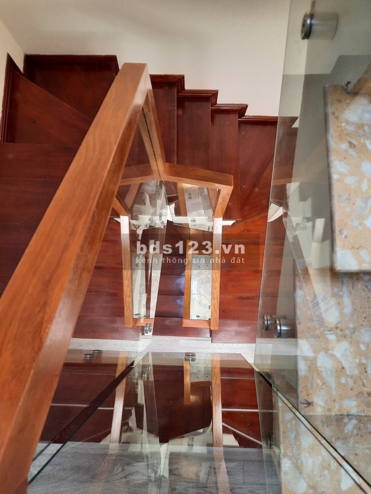 Siêu phẩm bán nhanh Nguyễn Văn Cừ, 7 chỗ đổ cữa, dt 43m2, 5 tầng, giá 4 tỷ hơn, lhcc