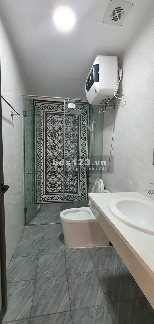 Bán nhà nguyên căn ngõ 175 Lạc Long Quân, 5 tầng diện tích 50m2, giá bán 5.3 tỷ