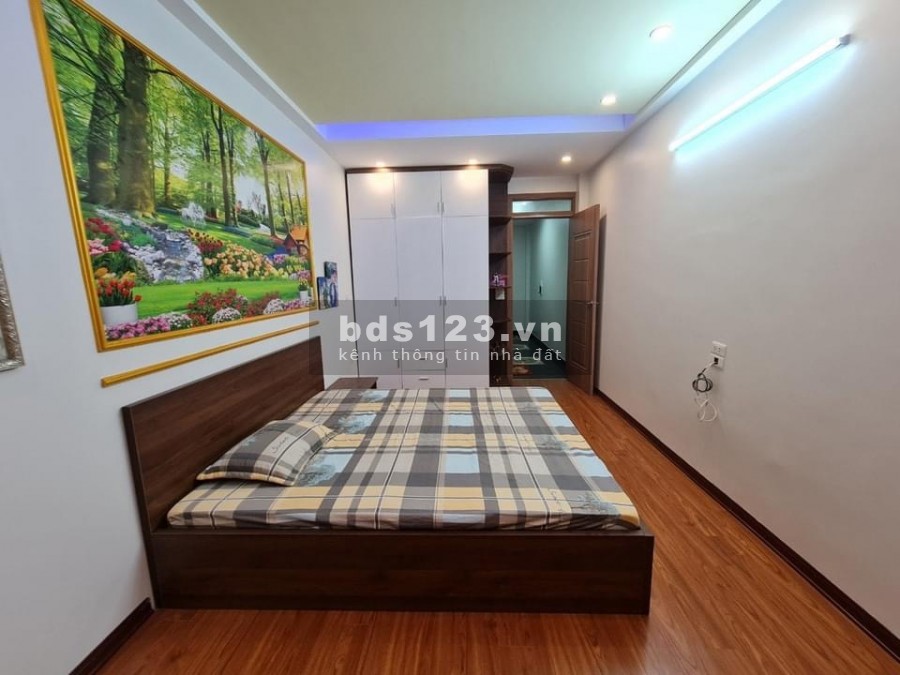 Bán Nhà Giáp Bát Tiện Ích Đầy Đủ vào ở được luôn, sổ đỏ vuông đẹp, nở hậu