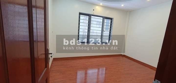 Bán nhà nguyên căn ngõ 175 Lạc Long Quân, 5 tầng diện tích 50m2, giá bán 5.3 tỷ