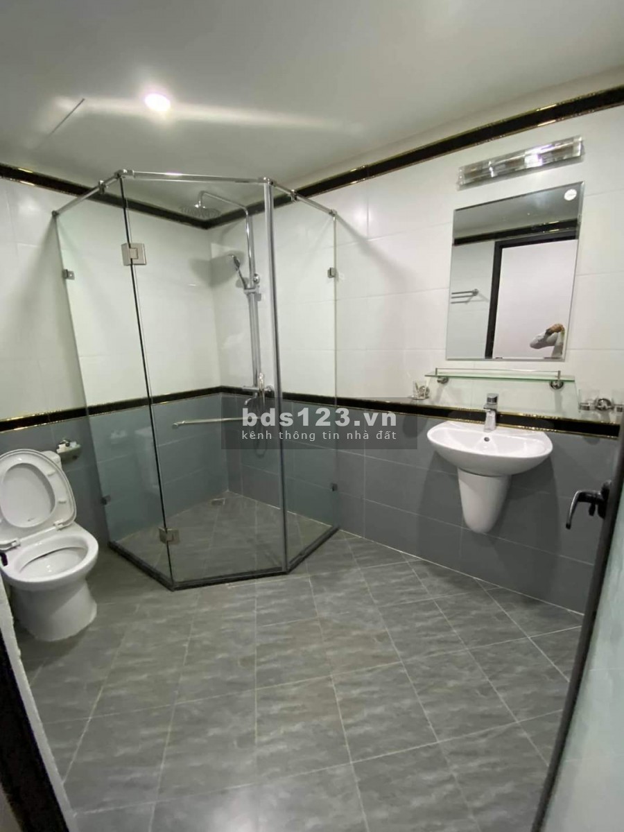 Chính chủ cần bán gấp nhà ngõ thoáng, thiết kế tân cổ điển Cầu Giấy dt 45m2, 5 tầng, mt 4,5m, giá chỉ 5.7tỷ