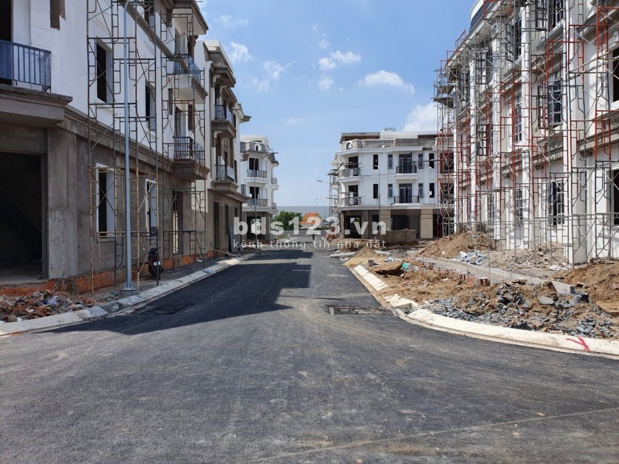 Sở hữu ngay đất nền mặt tiền sổ hồng riêng diện tích 80m2 chỉ 2tỷ8 tại Bến Lức
