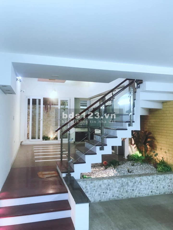 Bán nhà biệt thự sân vườn thị trấn Trâu. Quỳ Gia Lâm, lô góc 2 mặt tiền ô tô tránh