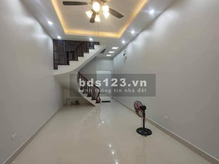 Bán nhà Nguyễn Văn Cừ Long Biên, gần phố, tặng full nội thất giá chỉ nhỉnh 3 tỷ
