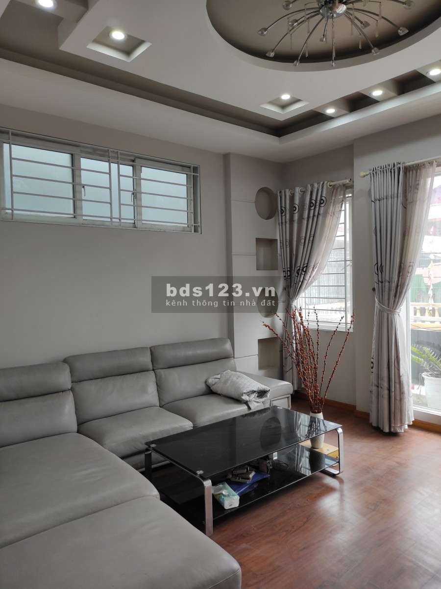 Bán nhà Lạc Long Quân, Cầu Giấy, diện tích 57m2, 6 tầng, mt 5.2m, ô tô ra vào