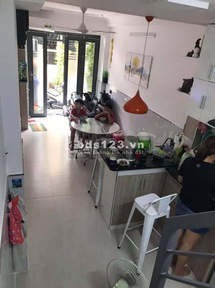 Nhà đường Vườn Lài, Quận Tân Phú diện tích 23m2, 2 phòng ngủ, giá 3,8 tỷ