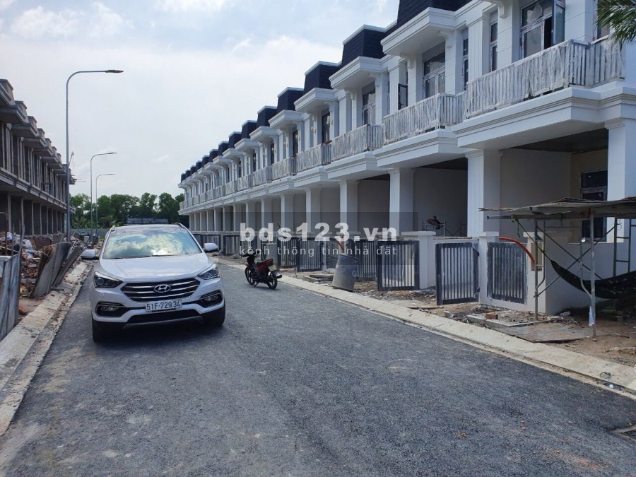 Sở hữu ngay đất nền mặt tiền sổ hồng riêng diện tích 80m2 chỉ 2tỷ8 tại Bến Lức