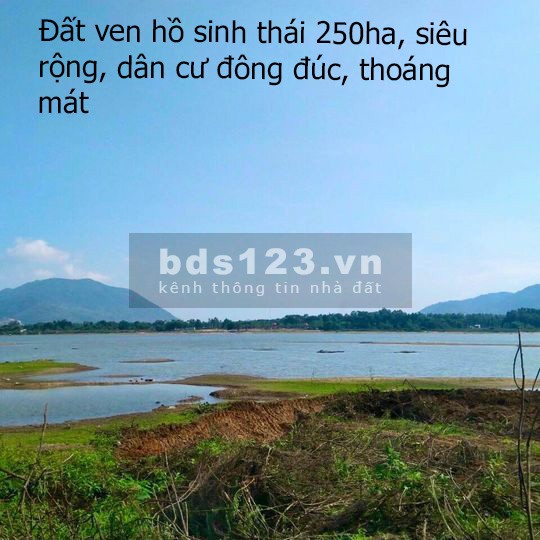 Cách hồ Châu Pha chỉ 200m, khí hậu thoáng mát, dân cư đông đúc