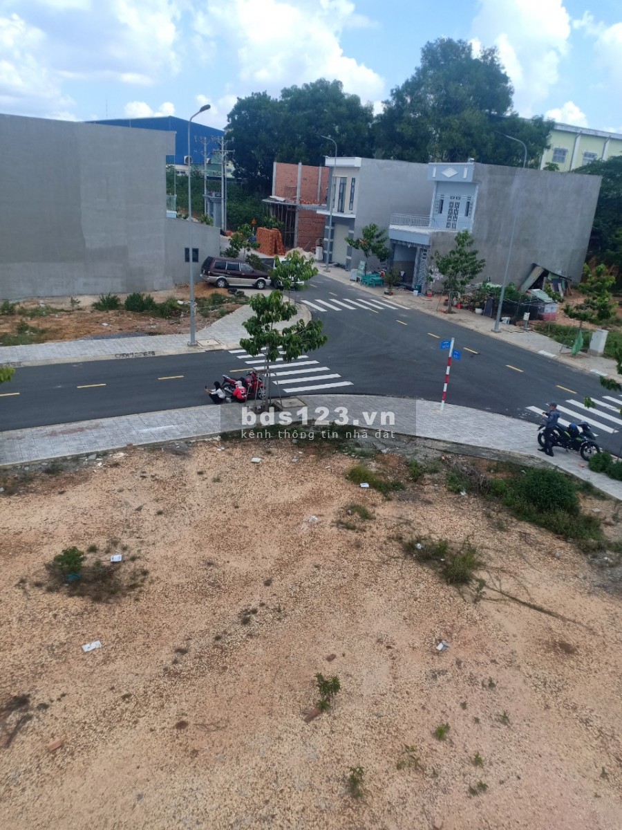 Bán lô đất diện tích 170m2, góc 2 mặt tiền kế BV ĐK thị xax. Tân Uyên Bình Dương