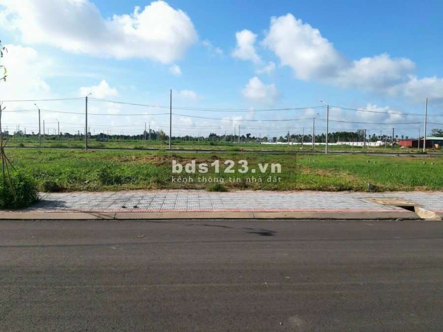 Đất ngay mặt tiền Nam Sông Hậu chỉ 750 triệu diện tích trên 80m2, sổ sách chính chủ