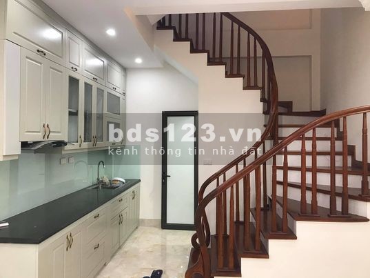 Cần tiền bán gấp nhà Bồ Đề xây mới, diện tích sử dụng 51m2, đúc 5 tầng kiên cố