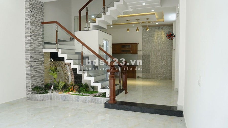 Bán nhà Linh Đàm vị trí đẹp ô tô vỉa hè, kd đỉnh cao, dt 80m2, 5 tầng, mt 6m, giá 10.5 tỷ
