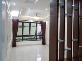Cần tiền bán gấp nhà Bồ Đề xây mới, diện tích sử dụng 51m2, đúc 5 tầng kiên cố