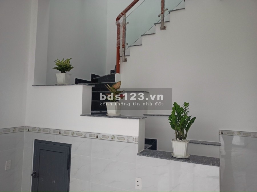 Nhà phố xây mới khu dân cư Home Garden, 1 trệt 1 lầu, dt 105m2, sổ hồng riêng