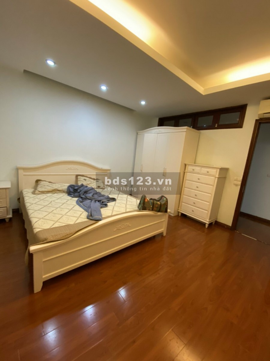 Bán nhà nguyên căn căn bưu điện Hà Đông, 1 bước ra đến chợ, còn mới nguyên, giá tốt