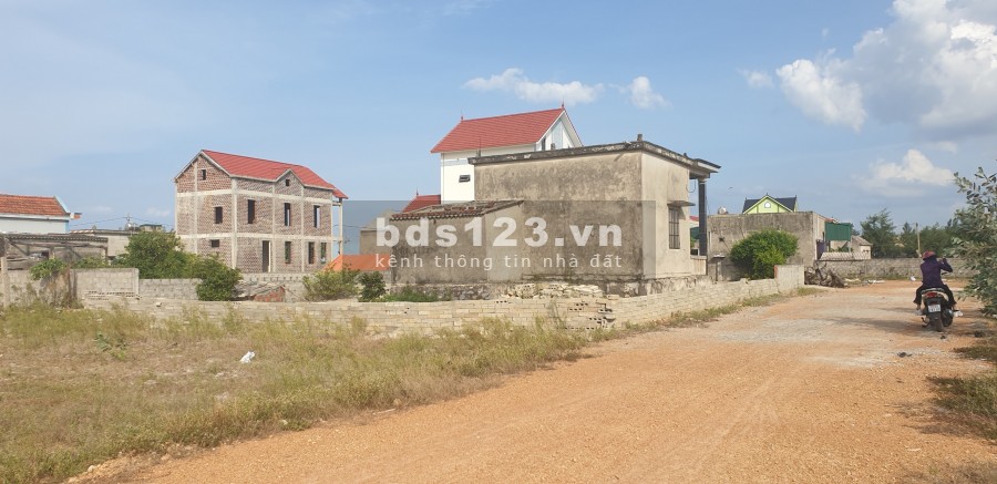 Bán lô đất đẹp 3 mặt tiền biển Hải Ninh, 270m2, gần bãi tắm, Siêu thị...giá mềm