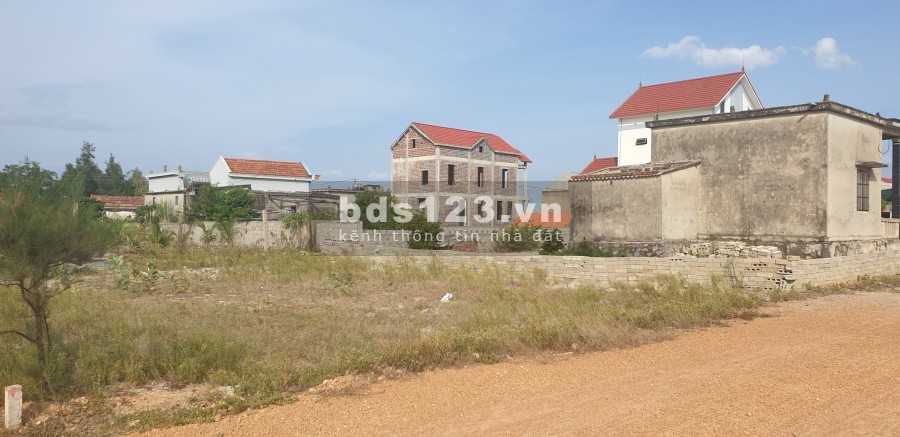 Bán lô đất đẹp 3 mặt tiền biển Hải Ninh, 270m2, gần bãi tắm, Siêu thị...giá mềm